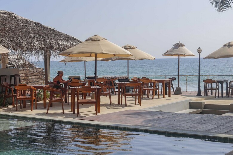 Sapphire Seas Beachfront Hotel