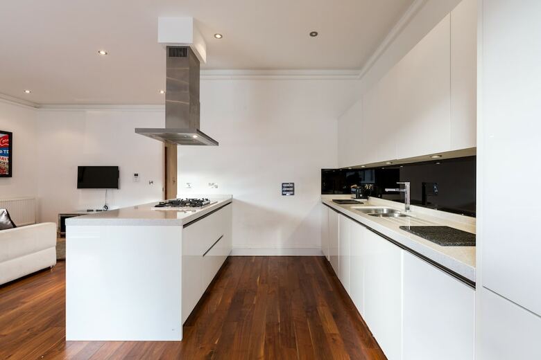 City Courtyard Apartments & Penthouse