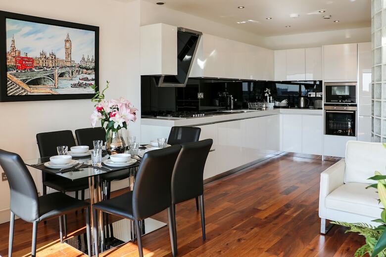 City Courtyard Apartments & Penthouse