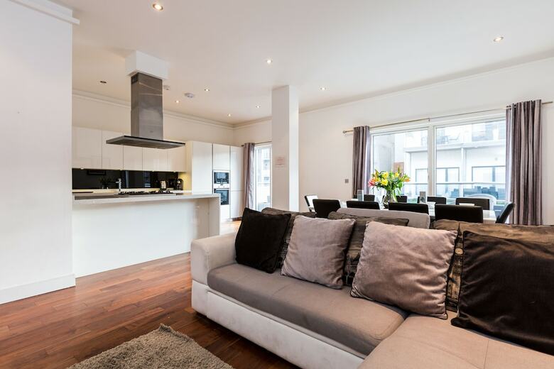 City Courtyard Apartments & Penthouse