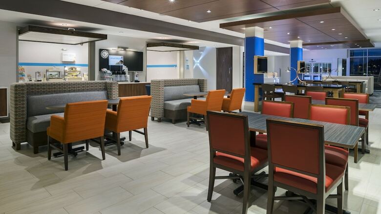 Hotel Holiday Inn Express & Suites Medina