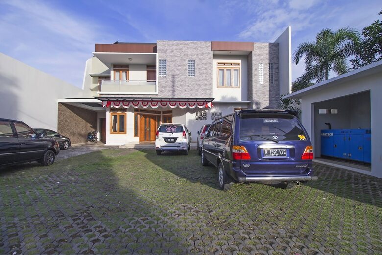 Hotel Reddoorz Plus @ Kelapa Dua Kebon Jeruk