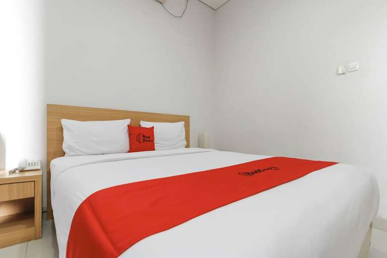Hotel Reddoorz Plus @ Kelapa Dua Kebon Jeruk