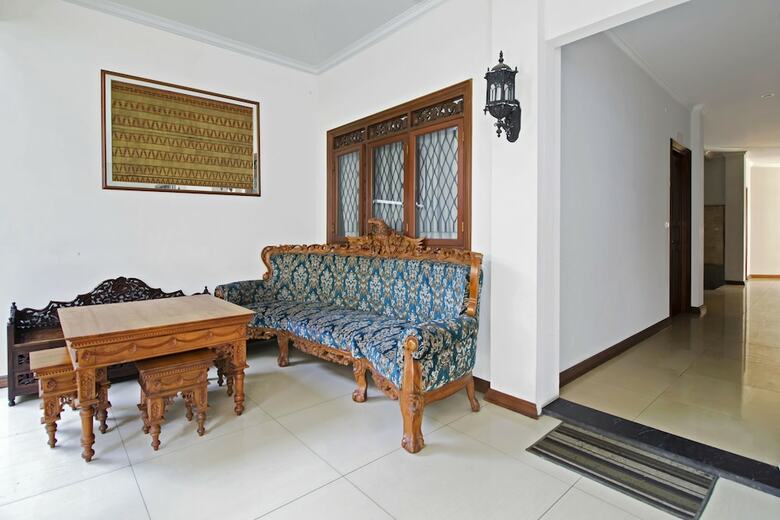 Hotel Reddoorz Plus @ Kelapa Dua Kebon Jeruk