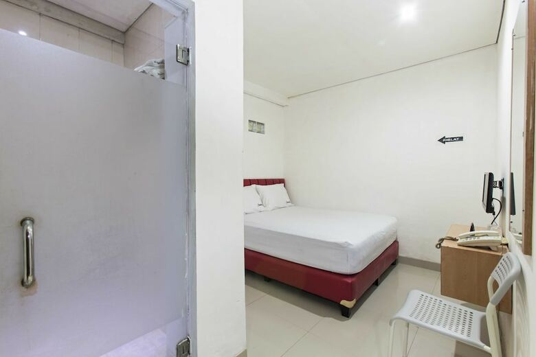Hotel Reddoorz Plus @ Jalan Pemuda Jakarta
