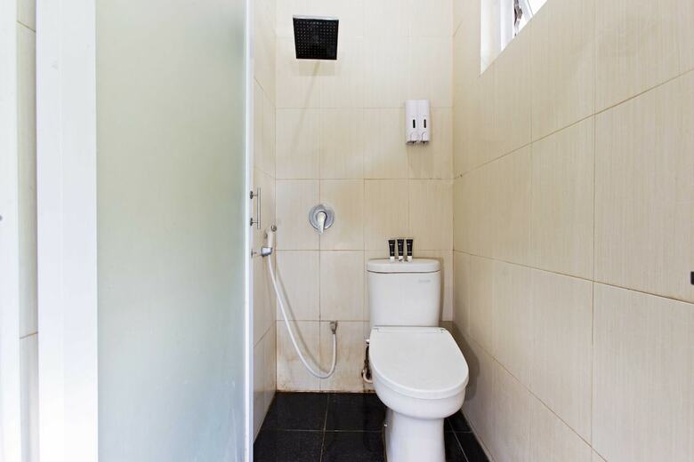 Hotel Reddoorz Plus @ Jalan Pemuda Jakarta