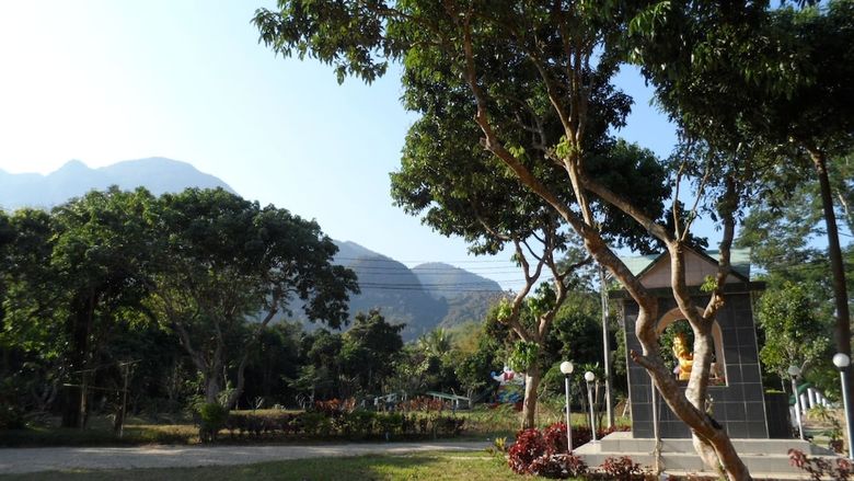 Hotel Khunnam Rimtarn Resort