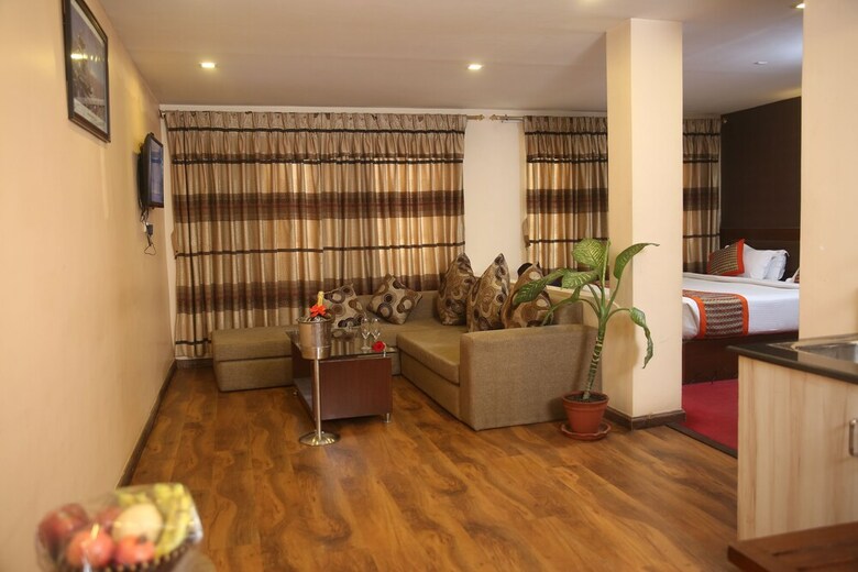 Yellow Pagoda Hotel