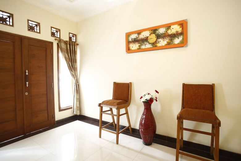 Hotel Reddoorz@pondok Pinang 2