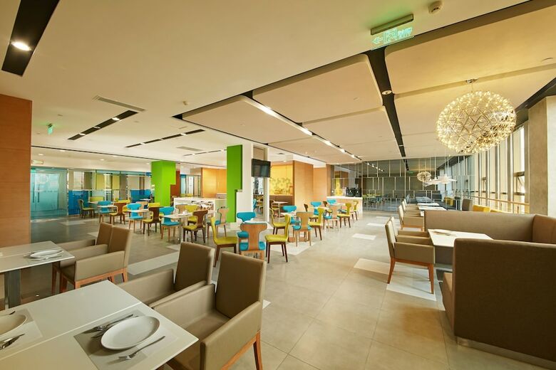 Hotel Holiday Inn Express Leshan City Square