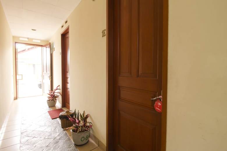 Hotel Reddoorz Plus Near Parahyangan University