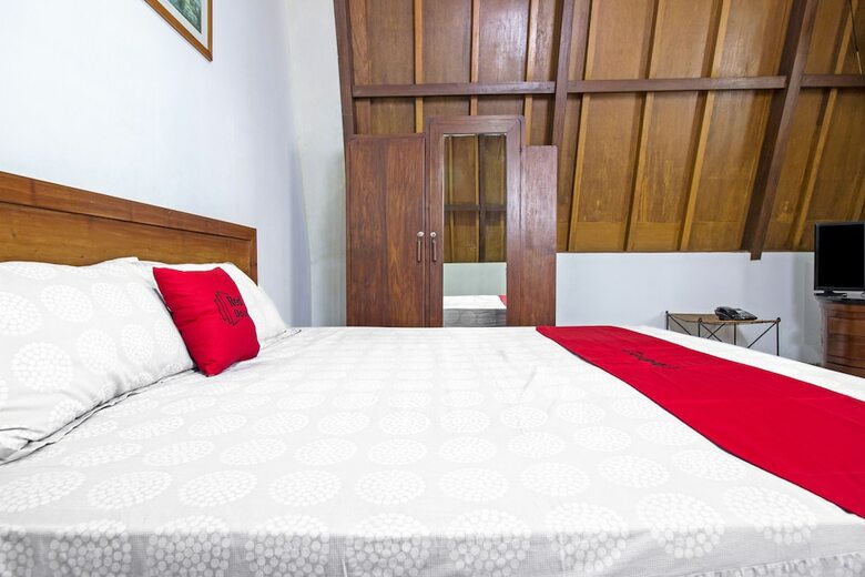 Hotel Reddoorz Plus Near Parahyangan University