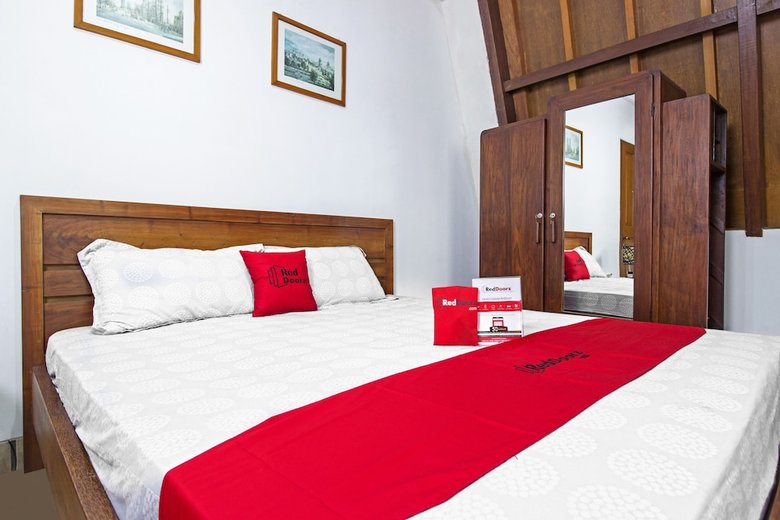Hotel Reddoorz Plus Near Parahyangan University