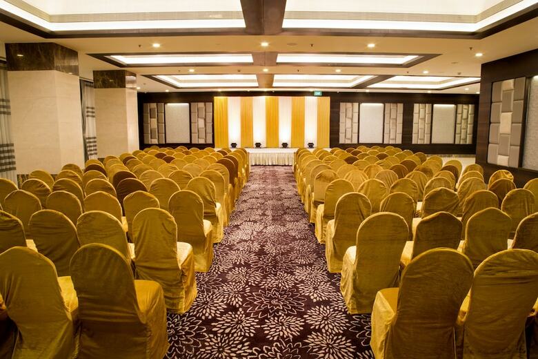 Hotel Eskay Resorts