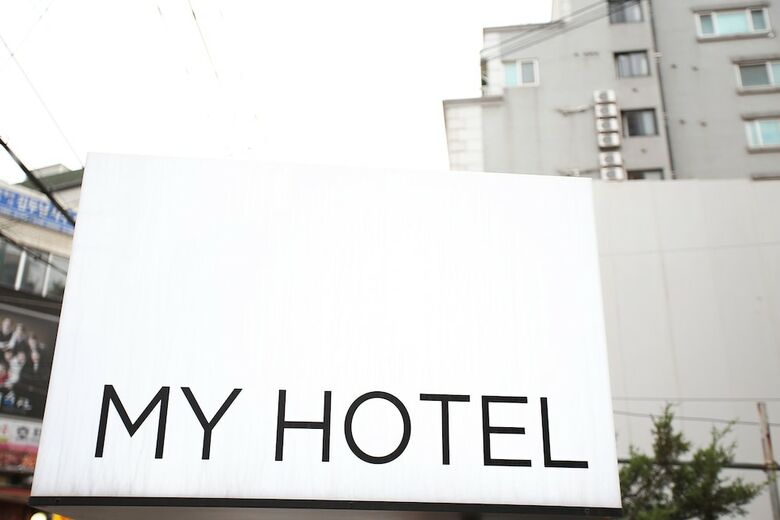Hotel Kotel Yaja Sadang Art Gallery