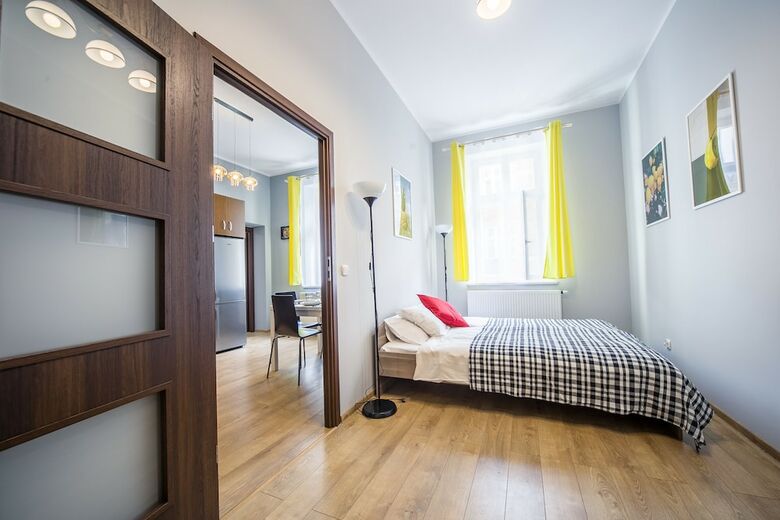 Friendhouse Apartments - Train Station Area
