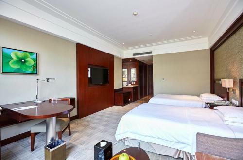 Tongli Lake View Hotel