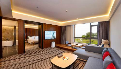 Tongli Lake View Hotel