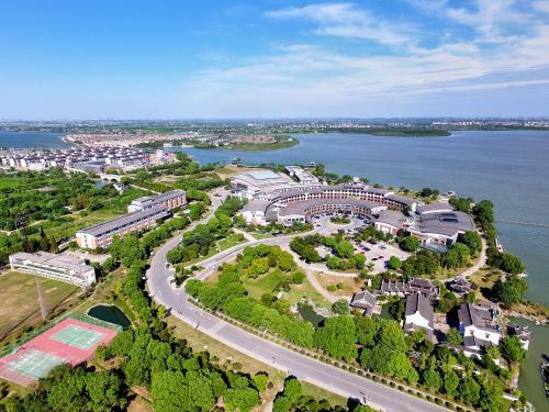 Tongli Lake View Hotel