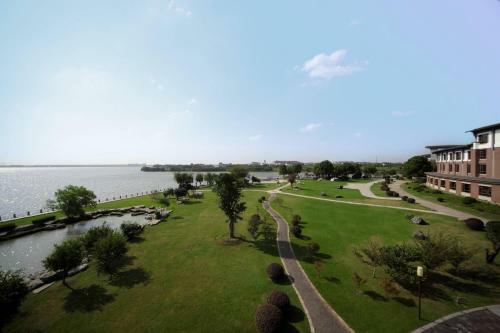 Tongli Lake View Hotel
