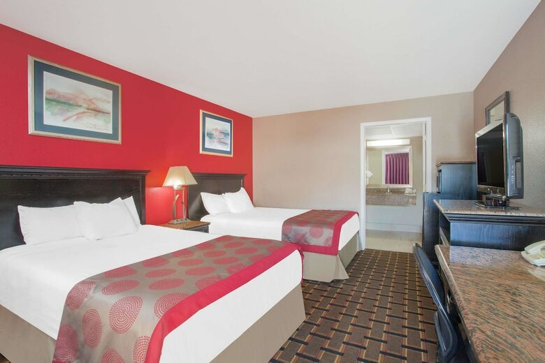Ramada Hotel & Conference Center By Wyndham Edgewood