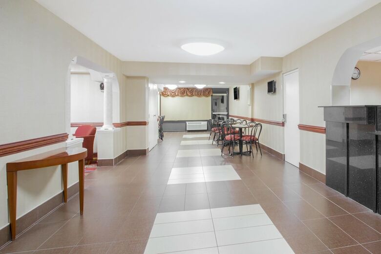 Ramada Hotel & Conference Center By Wyndham Edgewood
