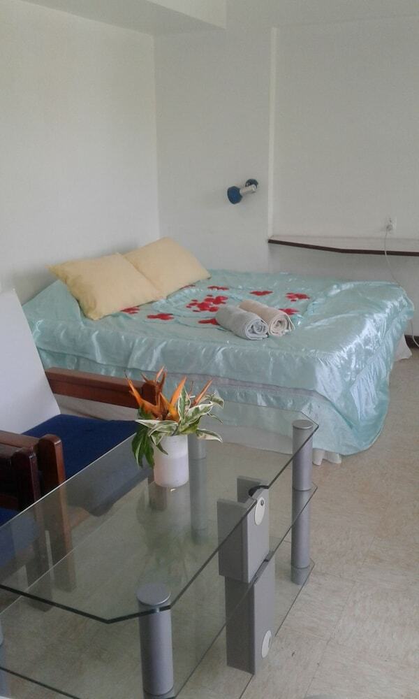 Hotel The Friendly Islander (Papiloa's Place)