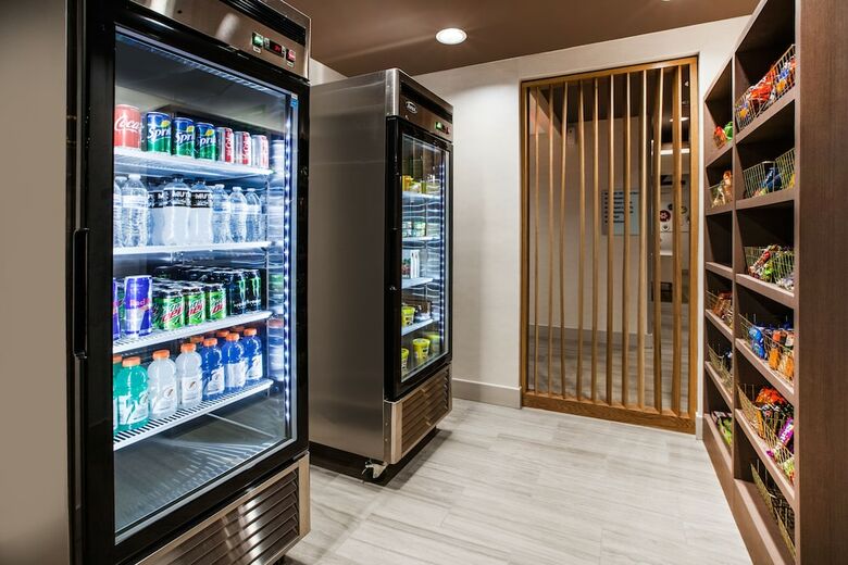 Holiday Inn Express Hotel & Suites Canton