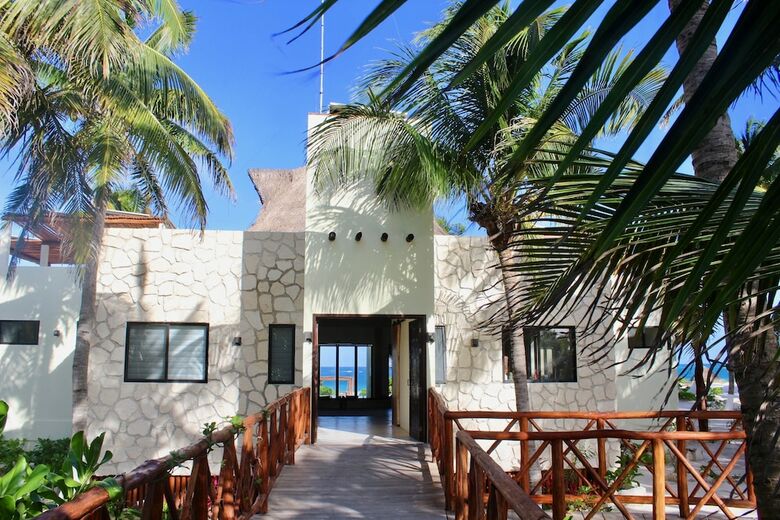 Villa Playaakun Eco-lux Private Beach Retreat