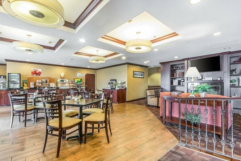 Hotel Quality Inn & Suites