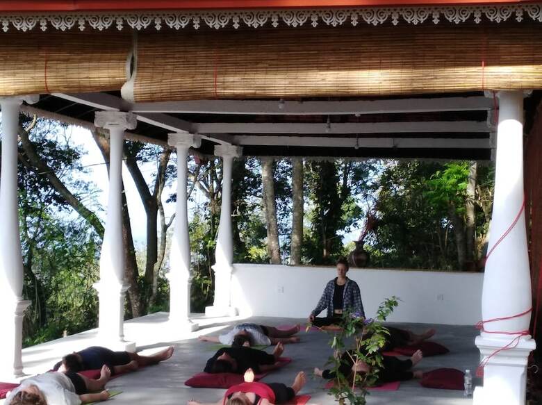 Welikande Hotel And Trekking Center