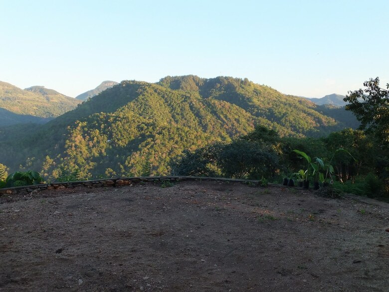 Welikande Hotel And Trekking Center