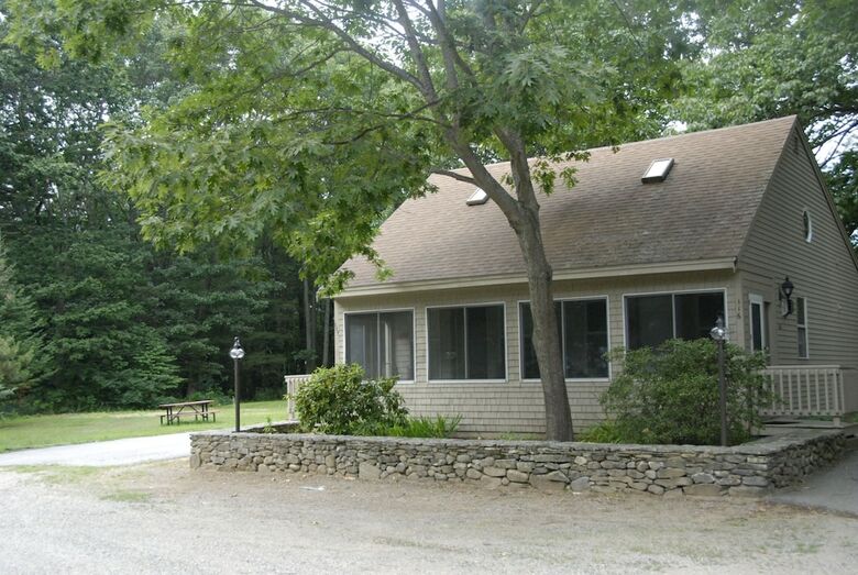 Bed & Breakfast Wrens Nest Village Inn