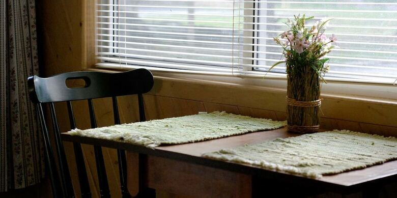 Bed & Breakfast Wrens Nest Village Inn