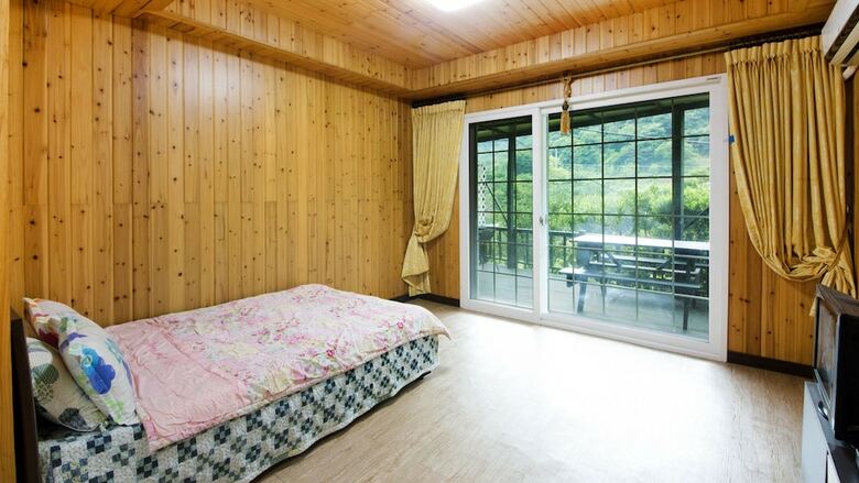 Baenae-gol Picture And Garden Pension