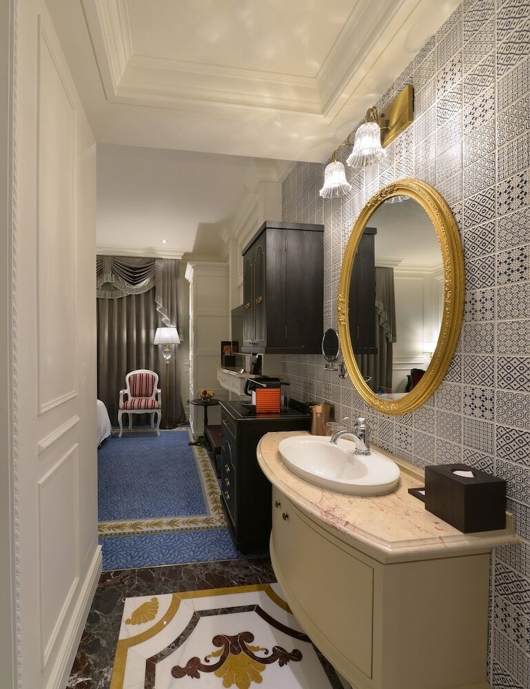 Golden Tulip Rs Boutique Hotel