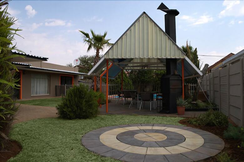 Hotel Pebble Fountain Guesthouse