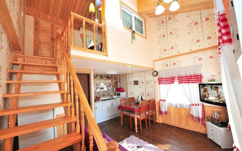 Kkotnim's Pension & Cafe