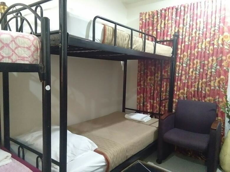 Hostal Prescious Kassel Airport Condotel - Hostel