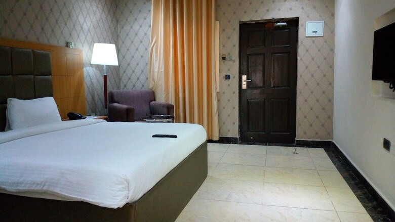 Hotel Yewa Frontier