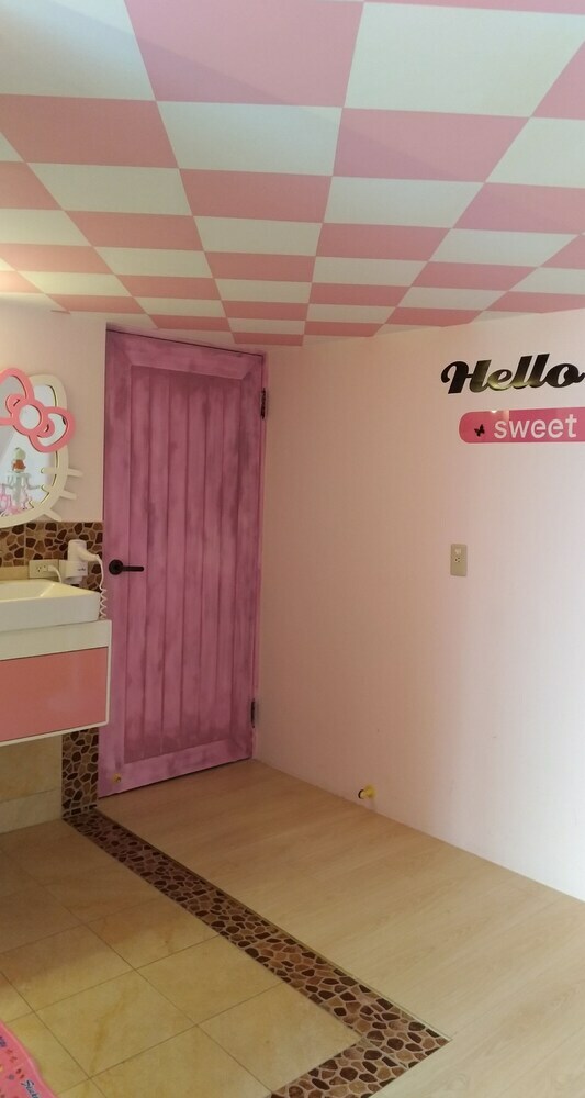 Alice Wonderland B&B