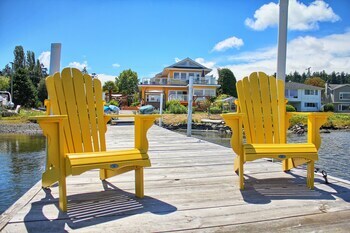 Birds Of A Feather Victoria Oceanfront Bed & Breakfast