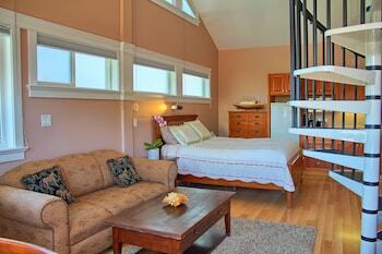 Birds Of A Feather Victoria Oceanfront Bed & Breakfast