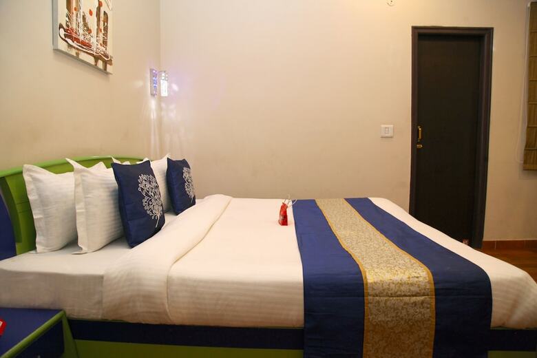 Oyo 2070 Hotel Shri Laxmi Palace