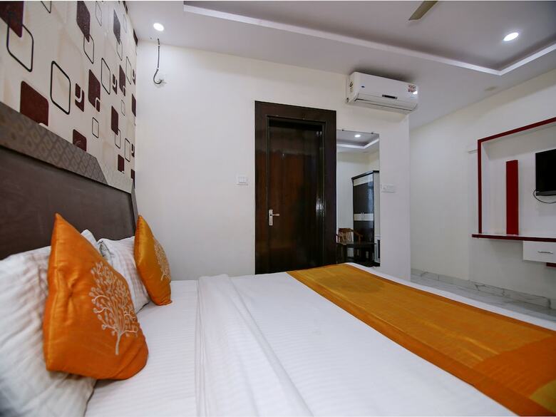 Oyo 8764 Hotel Green View Palace