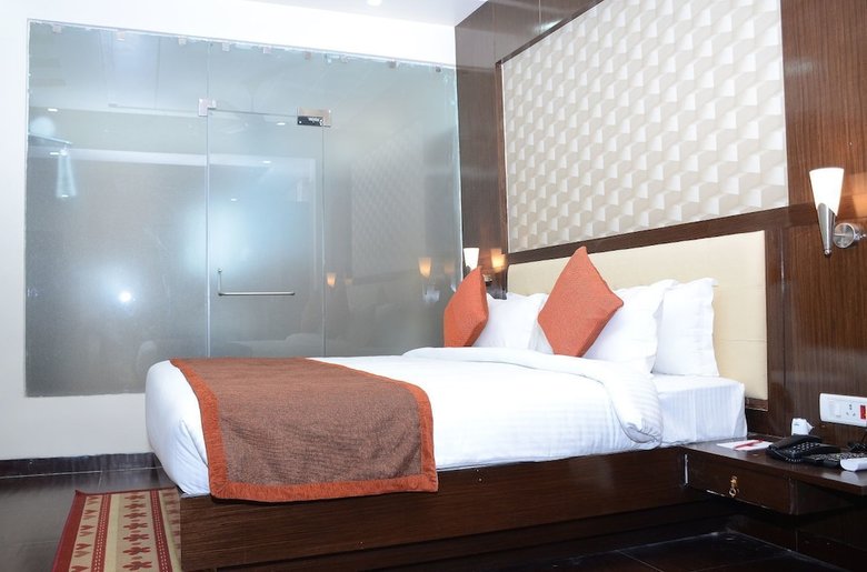Hotel Vaishnavi Clarks Inn Buxar