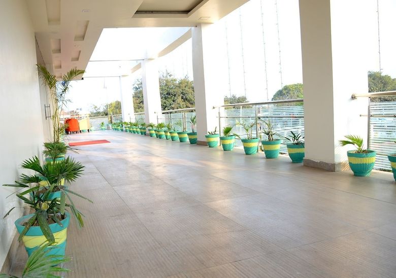 Hotel Vaishnavi Clarks Inn Buxar