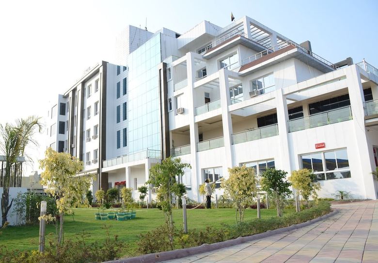 Hotel Vaishnavi Clarks Inn Buxar