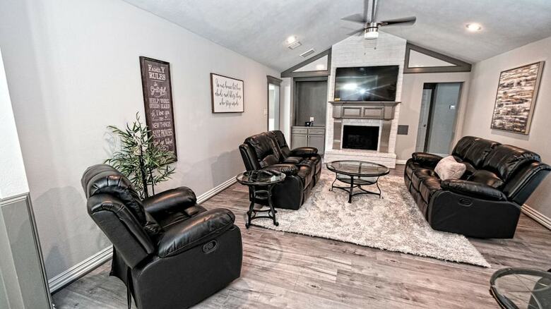 15206 Ridingwood Dr.