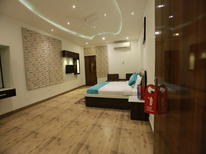 Oyo 8837 Hotel Surya Galaxy